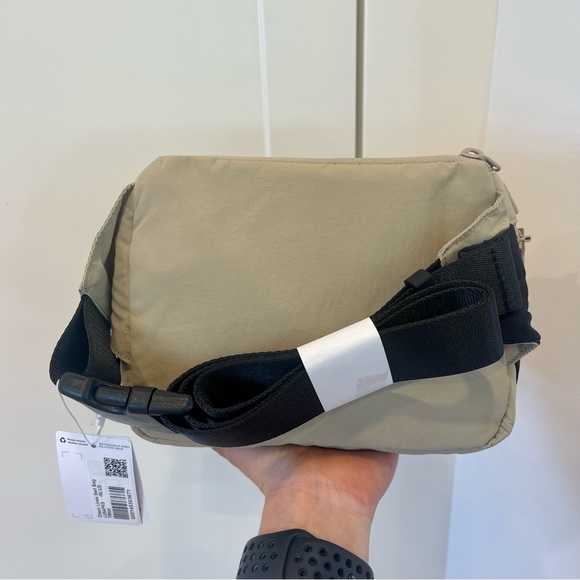NWT Lululemon Belt Bag , Clean Lines in Trench 2L - Picture 8 of 16
